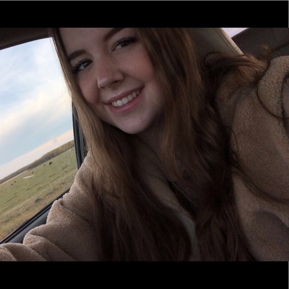 Meet your Posher, Kendall - Picture 1 of 1